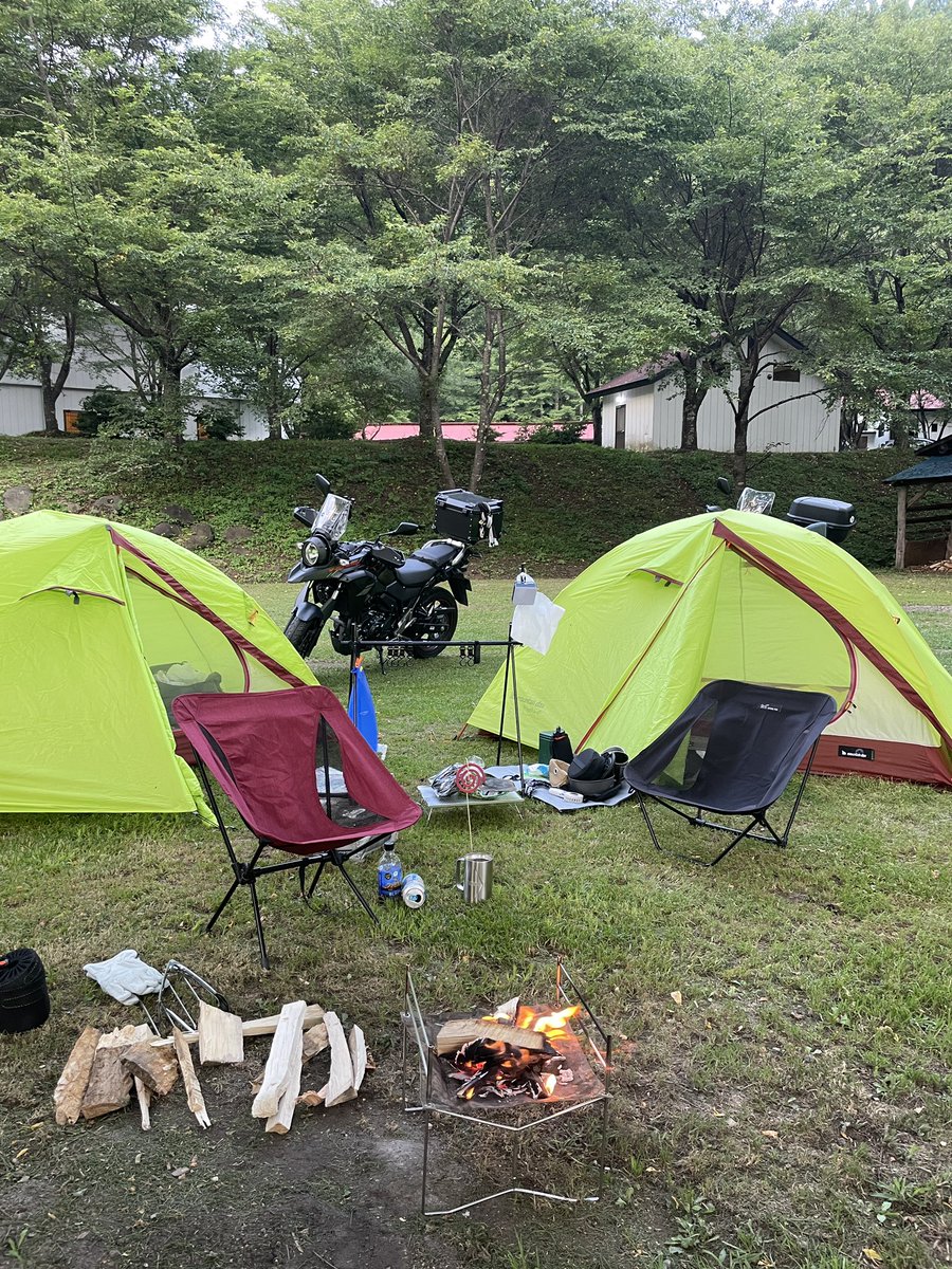 quattro0811's tweet photo. 避暑地の尾瀬にてキャンプイン🏕️
川のせせらぎとカエルの鳴き声をツマミに一杯🍺焚き火しても問題ない外気温に感動する✨
#ツーリング
#キャンプ https://t.co/rcTwp2hzLP