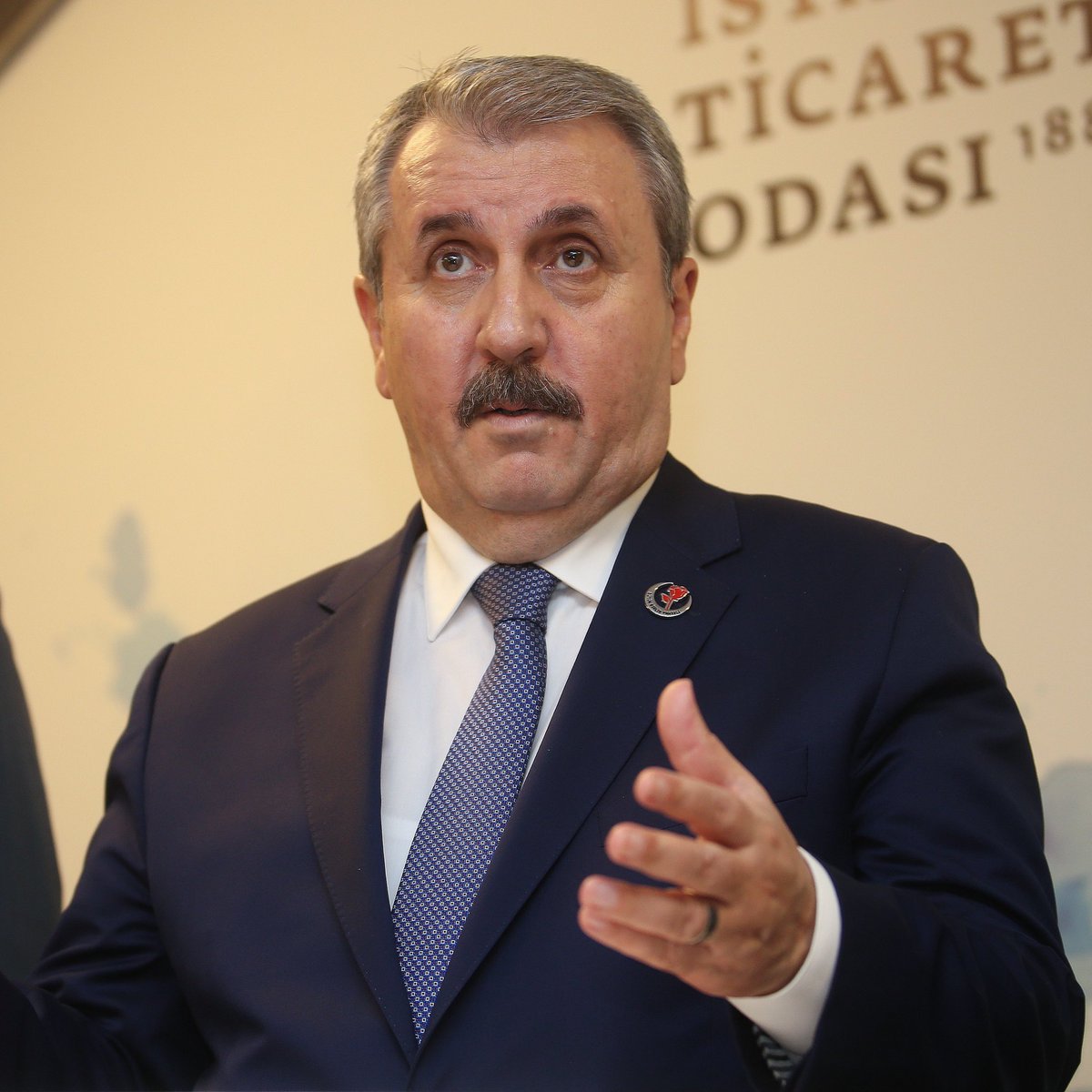 ⚪️ Mustafa Destici:

“Üç suç için idam cezasının geri getirilmesini teklif ediyoruz;

▪️1-) Ormanlarımızı yakan hainler için.
▪️2-) Çocuklarımıza, kadınlarımıza tecavüz edip onları katleden sapık caniler için.
▪️3-) Bizzat silahla ya da bombayla askerimizi, polisimizi, güvenlik