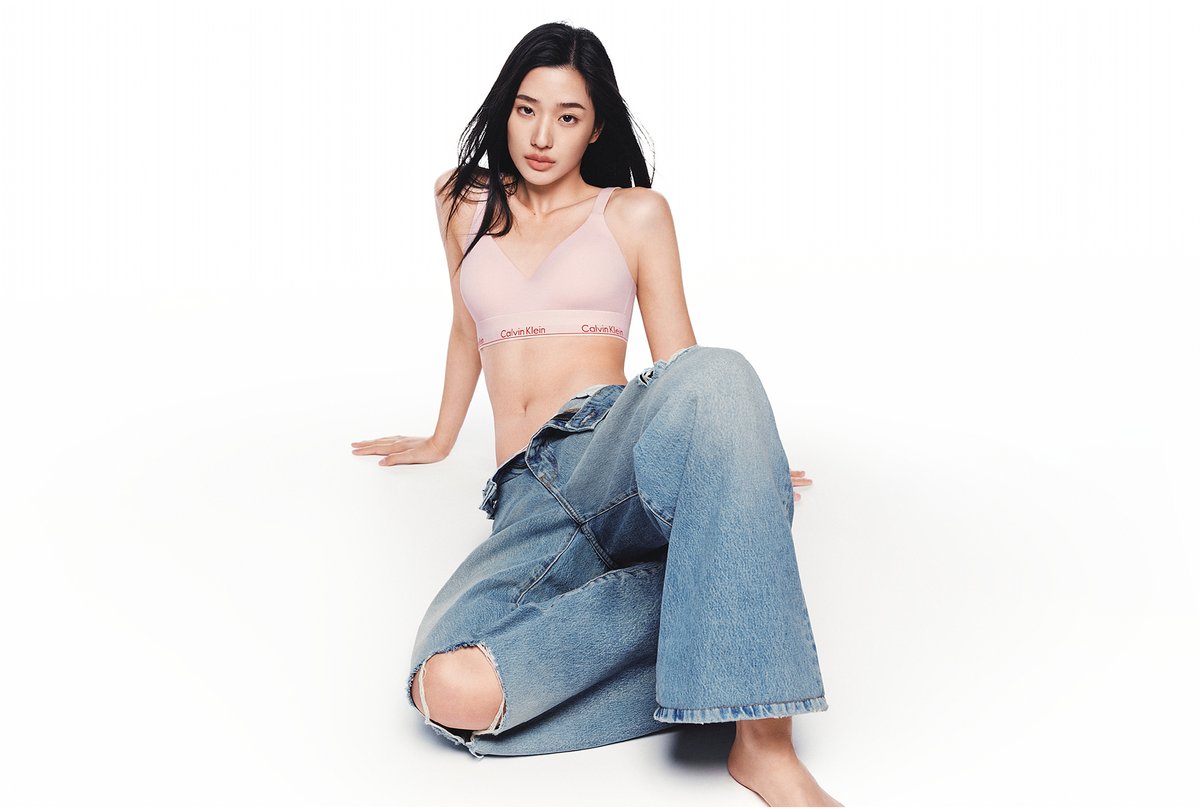 BrickinfoReport's tweet image. Calvin Klein เปิดตัวแคมเปญใหม่ในเอเชีย นำทัพโดย "โรอุน-นานะ-ตู ต้นตะวัน"
👉 brickinfotv.com/entertainment/…
#CalvinKlein #ROWOON #Nana #tontawan #Brickinfo