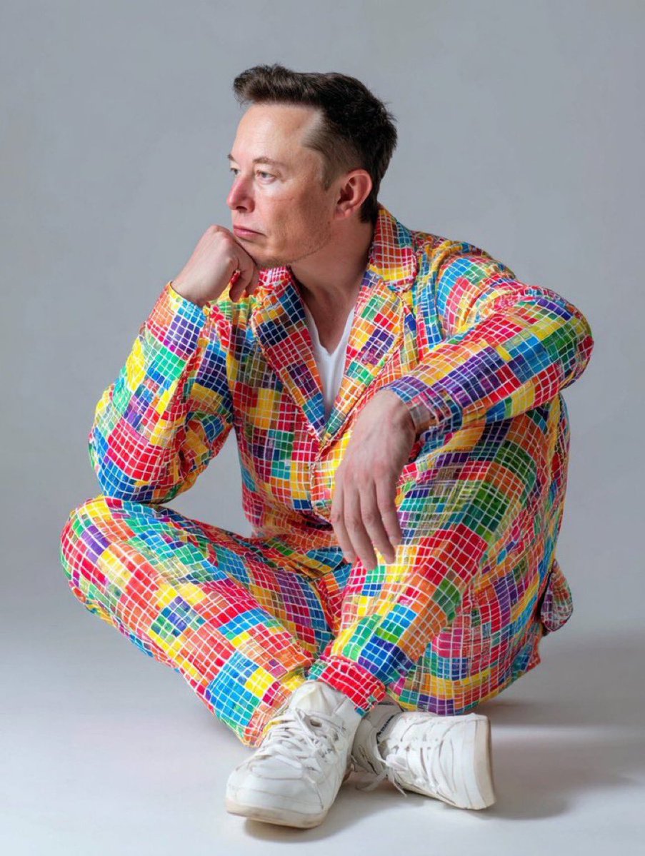 elonmusksonlilx's tweet image. What’s my real age? If you guess it right, you do deserve a prize 🎁😉
A) 40 🎉
B) 45 🎈
C) 54 🎂
D) Still confused 🫤 … no idea at all!
Choose wisely… 👀