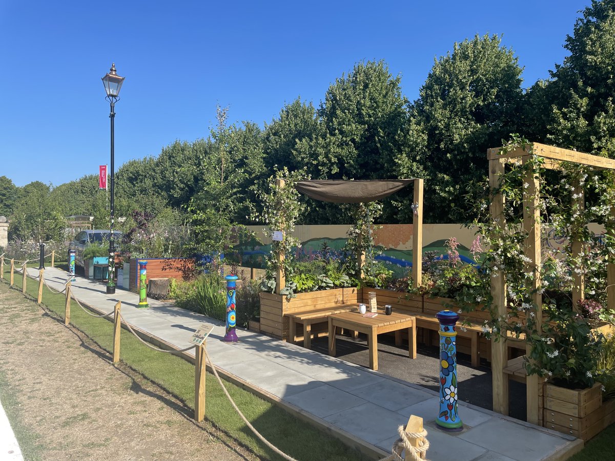 EnvarComposting's tweet image. 🌿 From parking bays to greenways!
We supported Surrey CC’s award-winning RHS Hampton Court garden with compost via Envar.
Silver Medal 🥈 + Environmental Innovation 🌱
Now relocate4d across Surrey to inspire greener spaces!
#SustainableSpaces #CircularEconomy #RHSHamptonCourt