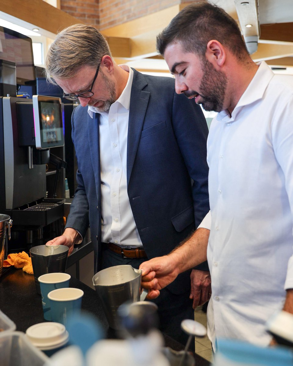 Did you know that Bosnia and Herzegovina is the only country in Europe where you can find Caribou Coffee?  Founded in 1992 in Edina, Minnesota, the coffeehouse brand has grown globally through franchising, creating jobs and opportunities in communities worldwide. 

Chargé