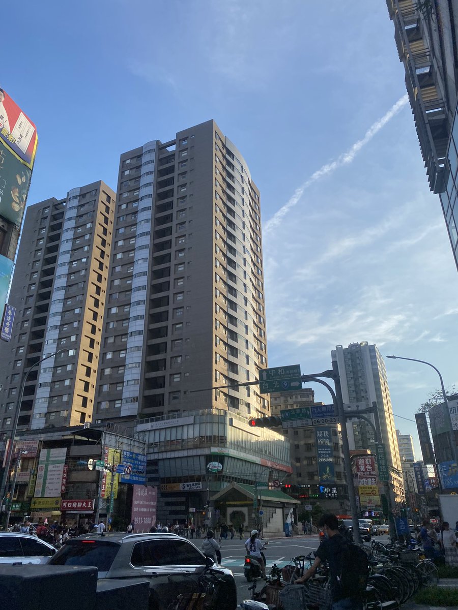 a84956132's tweet image. 農逼又進城啦