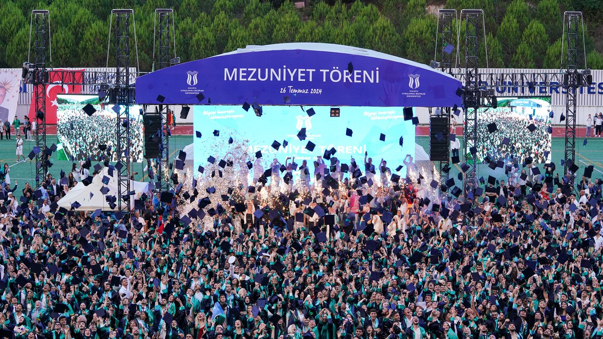 👨‍🎓 31 Temmuz Perşembe günü saat 17.00'de başlayacak törenle 2024-2025 Akademik Yılı mezunlarımızı uğurlayacağız.

Detaylar 👇
🔗 haber.subu.edu.tr/tr/node/2170