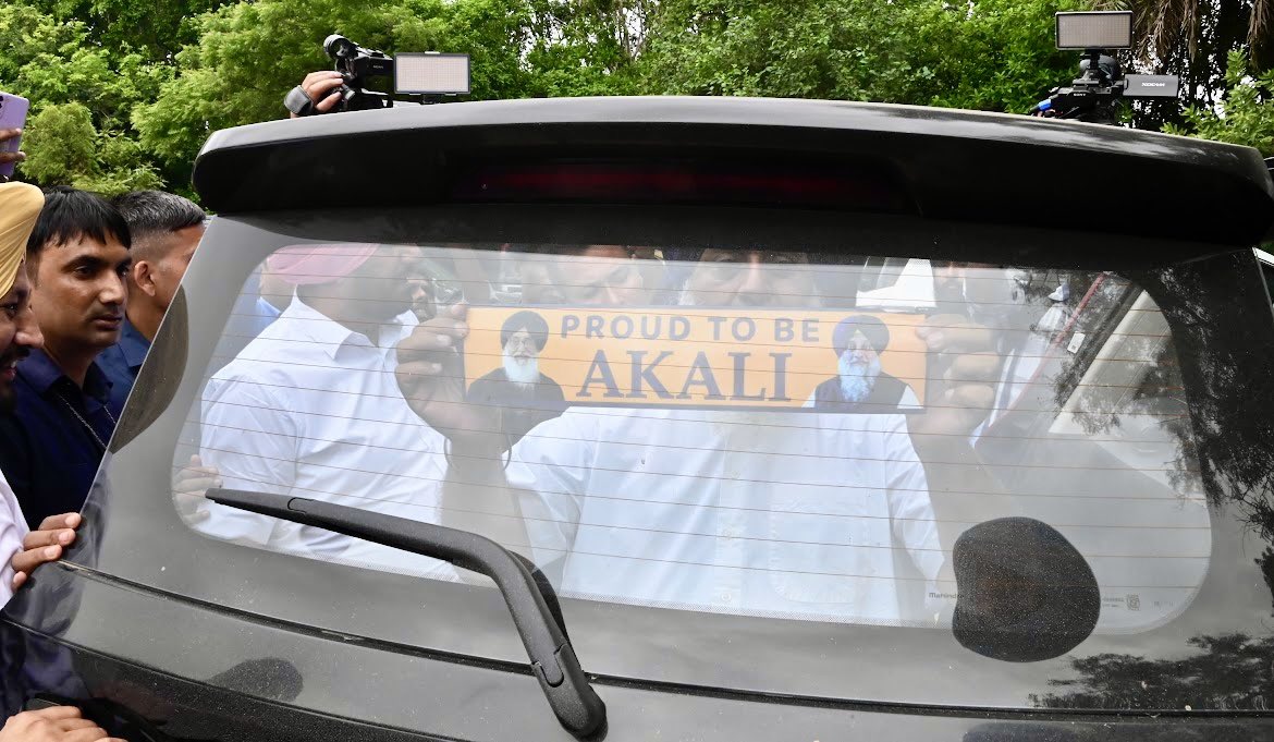 #ProudToBeAkali (ਮੈਨੂੰ ਮਾਣ ਅਕਾਲੀ ਹੋਣ ‘ਤੇ) ⚖️
ਪੰਜਾਬ ਤੇ ਪੰਜਾਬੀਆਂ ਦੀ ਆਪਣੀ ਪੰਥਕ ਖੇਤਰੀ ਪਾਰਟੀ ਸ਼੍ਰੋਮਣੀ ਅਕਾਲੀ ਦਲ ਦੇ ਨਿਆਰੇ ਤੇ ਸ਼ਾਨਾਮੱਤੇ ਇਤਿਹਾਸ ਅਤੇ ਵਿਰਸੇ ਉਤੇ ਹਰ ਪੰਜਾਬੀ ਮਾਣ ਕਰਦਾ ਆਇਆ ਹੈ, ਕਰਦਾ ਹੈ ਤੇ ਹਮੇਸ਼ਾ ਕਰਦਾ ਰਹੇਗਾ। 
ਪੰਥ, ਪੰਜਾਬ, ਪੰਜਾਬੀ ਅਤੇ ਪੰਜਾਬੀਅਤ ਦੇ ਦੁਸ਼ਮਣ ਅੰਨ੍ਹੇ ਦੁਸ਼ਟ ਪ੍ਰਚਾਰ ਦੇ ਬਾਵਜੂਦ