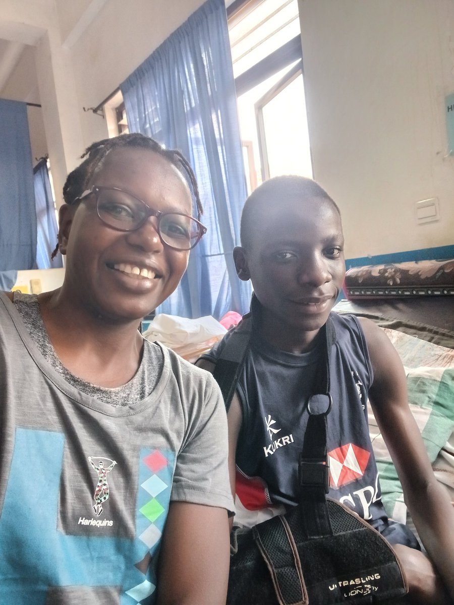 Sniper update

Last night, Sniper's sister sent me a message that Sniper was praying for the morning not to reach because he saw a grown man crying when they brought him back to the ward after surgery. So he said if a big man can cry, what about me. 😭 I was with Sniper ... (1/3)