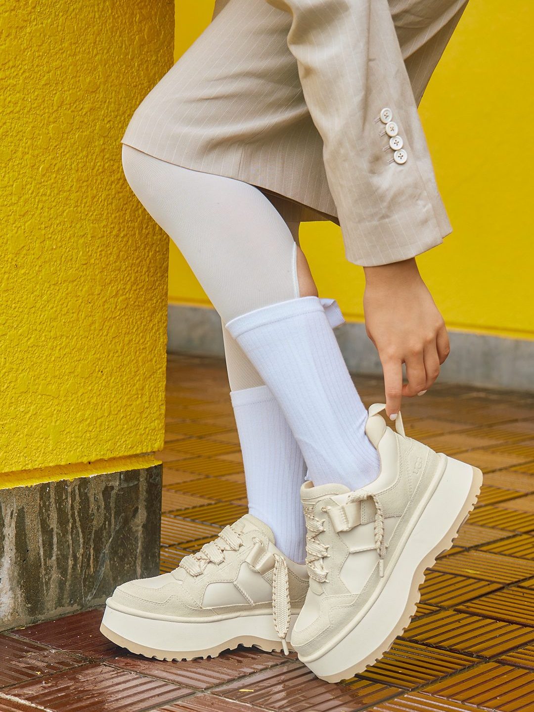 UGG 美品 ホワイト ハイカットスニーカー 25cm 箱あり UGG 美品