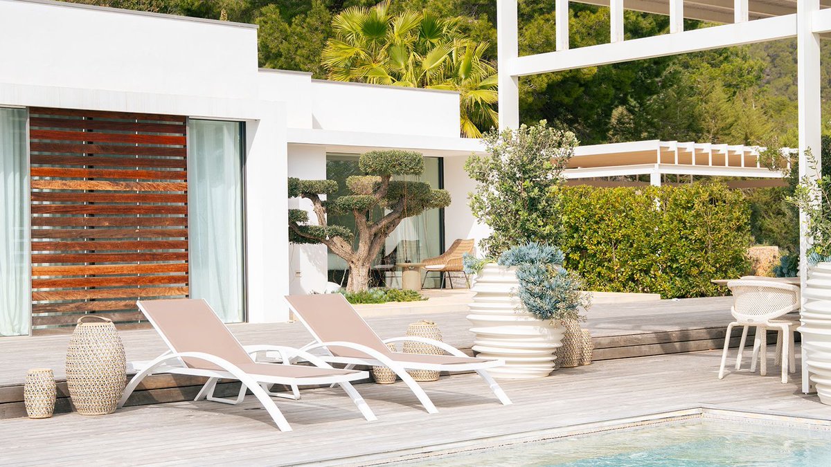 EVIbiza's tweet photo. For Rent: stunning villa on the heights of Es Cubells, Ibiza. Designed by Jaime Romano & Maria Osa, this property (E&V ID 120) blends modern sophistication with Ibicencan charm. From €12,500/week.
https://t.co/vqtyBX0vlG
#IbizaVilla #HolidayRental #ForRent #EsCubells https://t.co/UtiWix3xM0