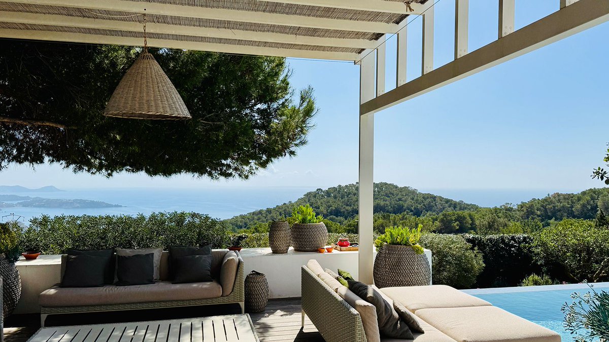 EVIbiza's tweet photo. For Rent: stunning villa on the heights of Es Cubells, Ibiza. Designed by Jaime Romano & Maria Osa, this property (E&V ID 120) blends modern sophistication with Ibicencan charm. From €12,500/week.
https://t.co/vqtyBX0vlG
#IbizaVilla #HolidayRental #ForRent #EsCubells https://t.co/UtiWix3xM0