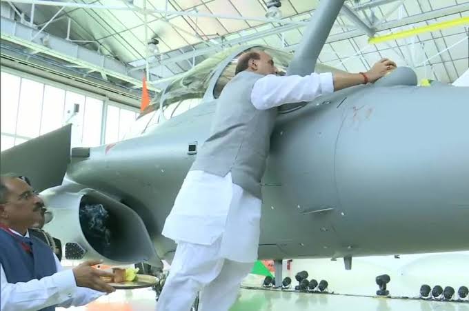 ANIL (@anilyadavmedia1) on Twitter photo UP के सबसे बड़े नेता <a href="/yadavakhilesh/">Akhilesh Yadav</a> ने आज संसद में सरकार से पूछा,
हमारे जिन एयरक्राफ्ट्स की नींबू और मिर्च लगाकर पूजा की गई थी,
उनमें से कितने एयरक्राफ्ट्स ऑपरेशन SINDOOR में उड़े,
सरकार बताए, UP के सबसे बड़े नेता <a href="/yadavakhilesh/">Akhilesh Yadav</a> ने आज संसद में सरकार से पूछा,
हमारे जिन एयरक्राफ्ट्स की नींबू और मिर्च लगाकर पूजा की गई थी,
उनमें से कितने एयरक्राफ्ट्स ऑपरेशन SINDOOR में उड़े,
सरकार बताए,