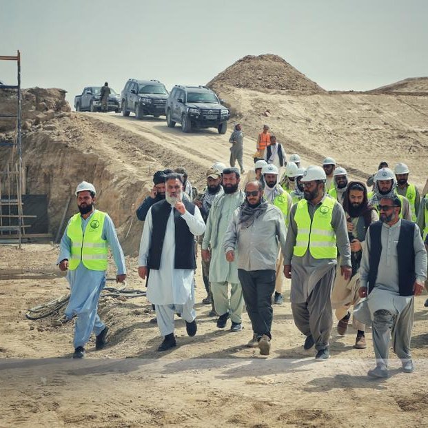 د قوشتيپې په اړه تازه معلومات! ✌️✌️

دقوش تيپې کانال د لومړي فاز اول لاټ چارې ۹۸.۱۹ سلنه پرمخ تللې دي.
دغه زار دلومړي فاز د سټرکچرونو (سربند، د سربند د لاندني او پورتني برخو د تحکيماتي ديوالونو او دولت آباد پُل) چارې ۸۳.۲۳ سلنه مخ ته تللې دي.

دودان افغانستان په هيله! ❤️
الحمدلله