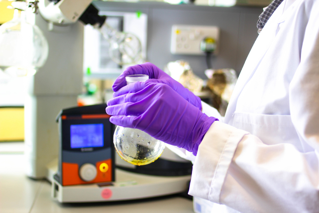 The clay's the thing! 🪣

Research conducted at CEB has developed a brand new material from clay and vitamin B2 that could clean-up pollutants using nothing but sunlight.

More: ceb.cam.ac.uk/news/flaponite

🧪⚙️🌱🔋

#ChemicalEngineering #Biotechnology #CambridgeUniversity

<a href="/FrukLab/">Fruk Lab</a>
