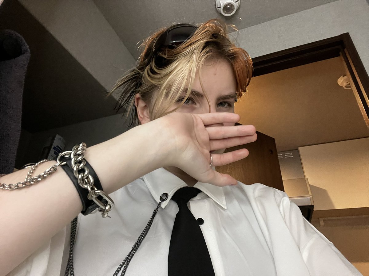 Icon vs loser I mean user 😋