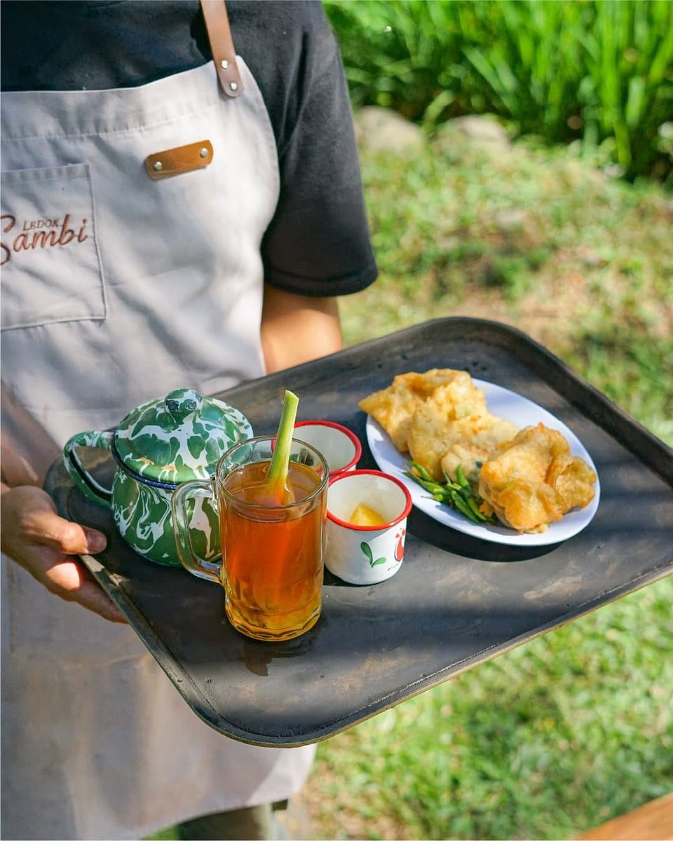 getlostidn's tweet photo. Yuk ajak keluarga &amp; teman camping seru di Ledok Sambi Ecopark! Dengan harga terjangkau, fasilitas tenda lengkap, &amp; aktivitas seru seperti flying fox, panahan, dan barbekyu, kamu bisa menikmati akhir pekan yang menyenangkan di pinggir sungai yang tenang. https://t.co/QwFVsiTT4x https://t.co/uqFsO63Rwr