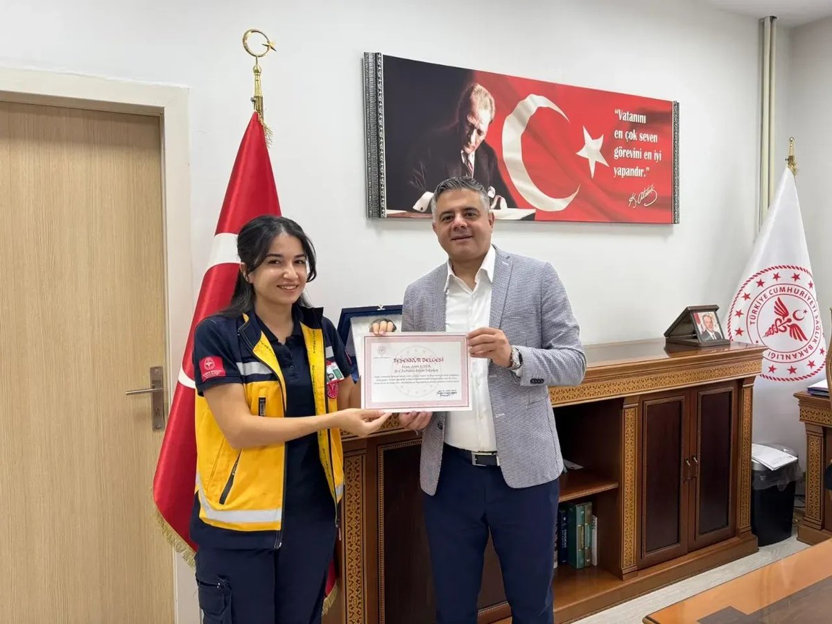 GÖZLEM HABER (@gozlemhaber34) on Twitter photo <a href="/mardinilsaglik/">Mardin İl Sağlık Müdürlüğü</a>
Mardin İl Sağlık Müdürü Yavuz Sağlık Çalışanlarını Ödüllendirdi.
Artuklu ilçesinde görev dönüşü çıkan yangını fark ederek, yangına müdahale ederek, büyük bir yangına engel olan sağlık çalışanları ödüllendirildi. <a href="/mardinilsaglik/">Mardin İl Sağlık Müdürlüğü</a>
Mardin İl Sağlık Müdürü Yavuz Sağlık Çalışanlarını Ödüllendirdi.
Artuklu ilçesinde görev dönüşü çıkan yangını fark ederek, yangına müdahale ederek, büyük bir yangına engel olan sağlık çalışanları ödüllendirildi.
