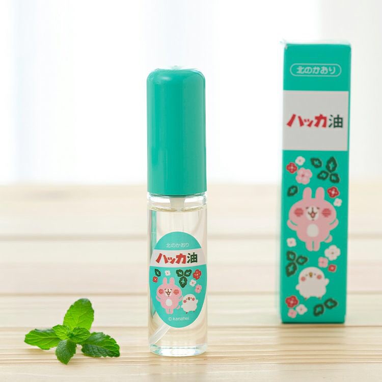 ピスケとうさぎのデザインの北見ハッカ油スプレーが登場！ハッカ油はリフレッシュやアウトドアのお供にも使える万能アイテムです✨ ハンカチやおしぼりにプッシュして清涼感を楽しんだり、アロマオイルや芳香剤としても◎ kanahei.shop/c/kanahei/knfo…