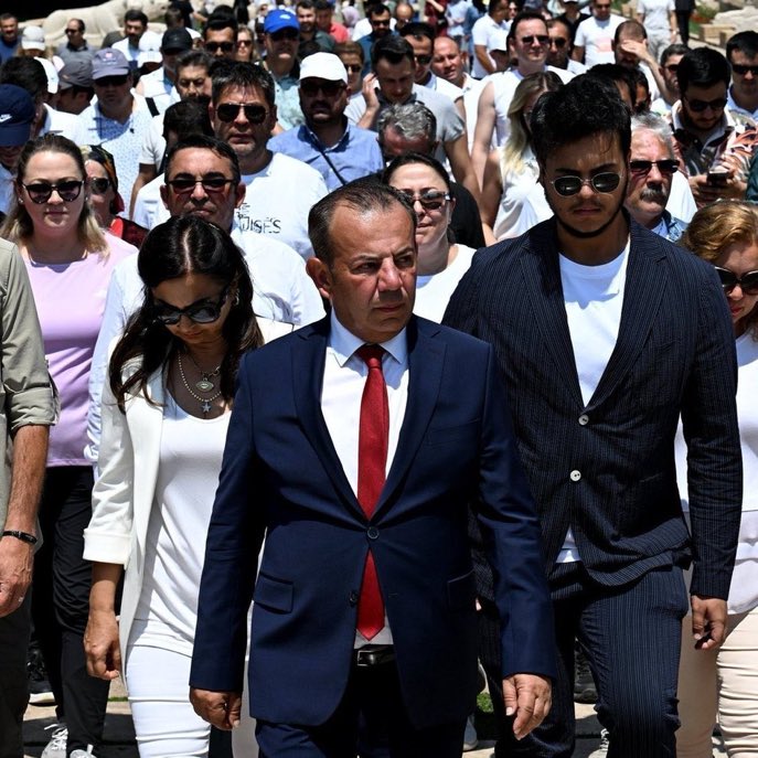 HaberMOD's tweet image. CHP’li Bolu Belediye Başkanı Tanju Özcan:
“CHP’nin, Kürt vatandaşlarının sorunlarını çözmek için emir kulu AKP, koltuk değneği MHP ve PKK’nın partisi DEM ile aynı masaya oturmaya ihtiyacı yoktur!
Şer ittifakının günahlarına ortak edilmek isteniyoruz! Tabanımızın sesine kulak…
