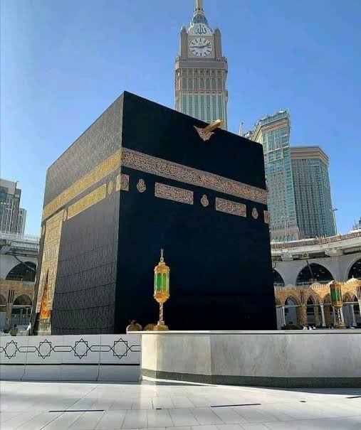 اگر تم نے توحید اور صحیح عقیدہ نہ سیکھا تو
 تمہیں ایک الو ڈرائے گا، 
ایک کالی بلی تمہارا موڈ خراب کر دے گی اور
 ہتھیلی کی خارش خوشی دے گی

اصل سے جڑ جائیں، اصلاح و سکون پائیں گے