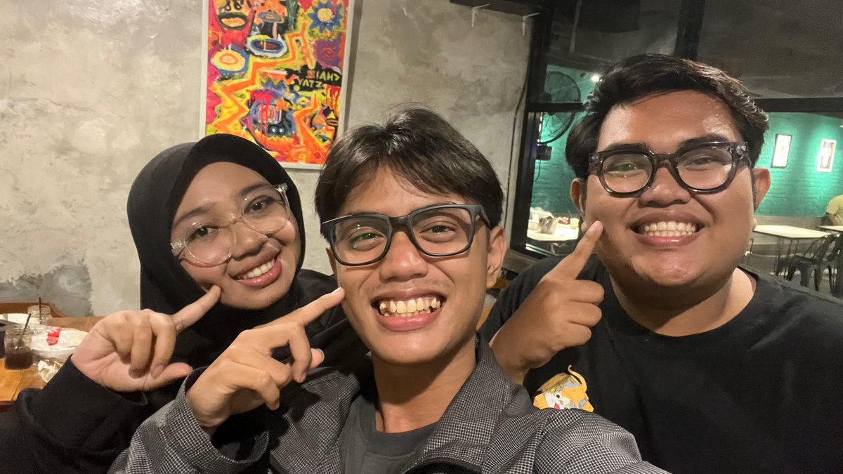 kata sabrina "kita harus temenan sampe tua"🥹🥹 minus annisa dan jaenab yg sibuk magang dn rapat nyaaa💙💙🤍🤍