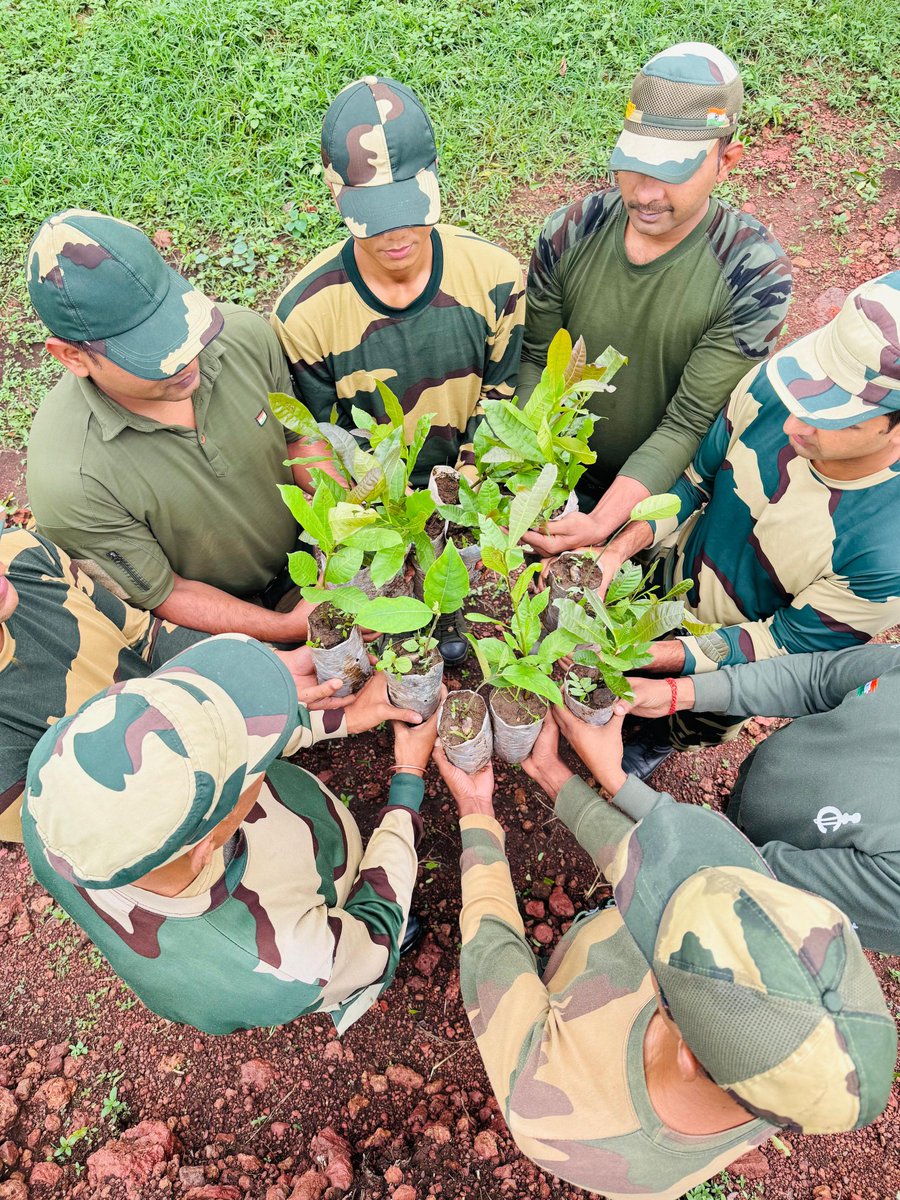 BSFODISHA's tweet image. "🌿💚 पौधा रोपण का सघन अभियान @ COB दंडाबाड़ी, 180 बटालियन बीएसएफ!
🚨 26 जुलाई 2025 को 'जी' कंपनी के नेतृत्व में 200 पौधे लगाए गए। 🌳 वन महोत्सव के अवसर पर पर्यावरण संरक्षण की दिशा में छोटा पंरतु सार्थक कदम बढ़ाया गया
#वन_महोत्सव
#हरित_भारत
#बीएसएफ
#BSFOdisha🛞