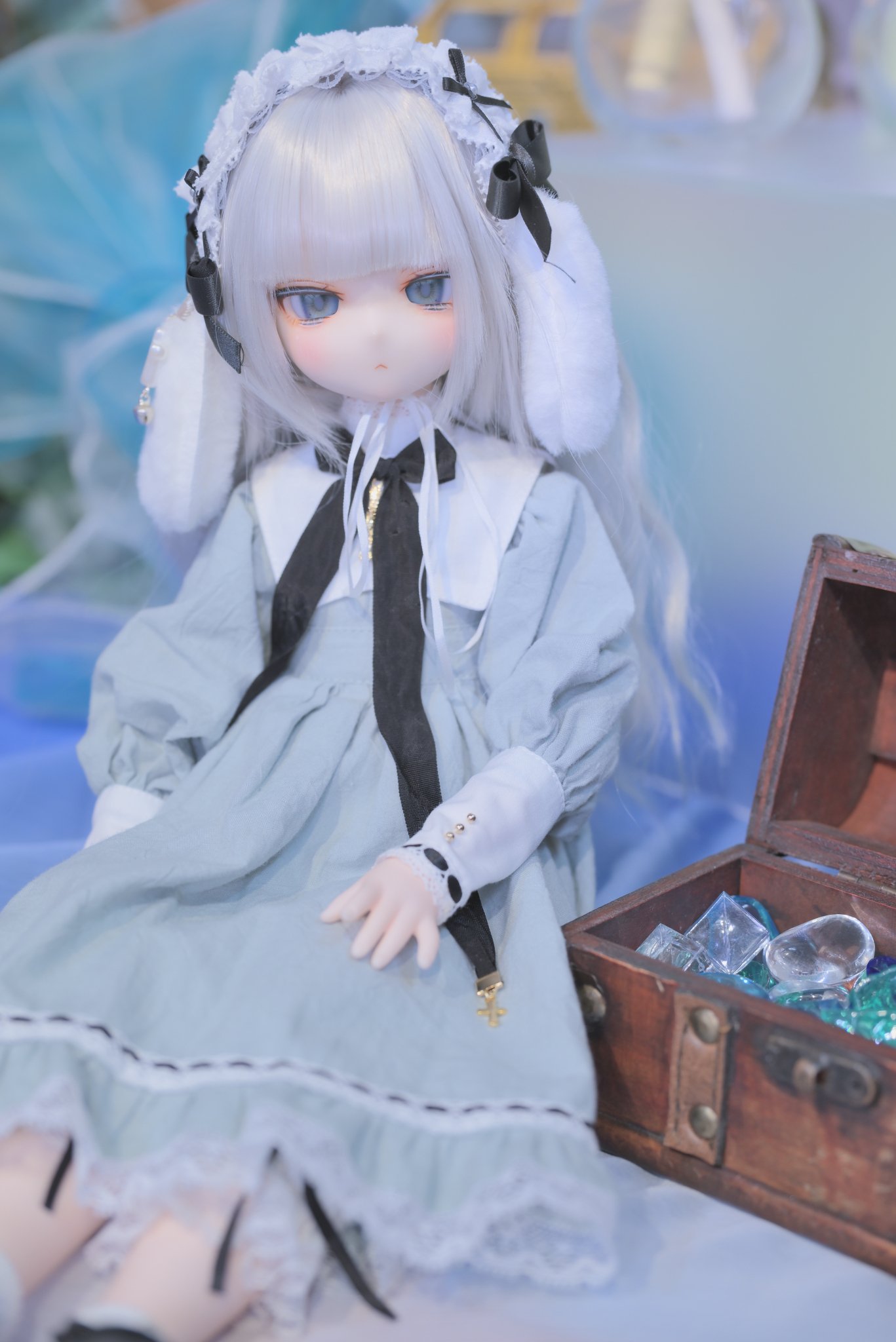 ○頭上のプラットフォーム　　絵画原画+doll鳩 百瀬ぴける@USAGAMI DOLL on X
