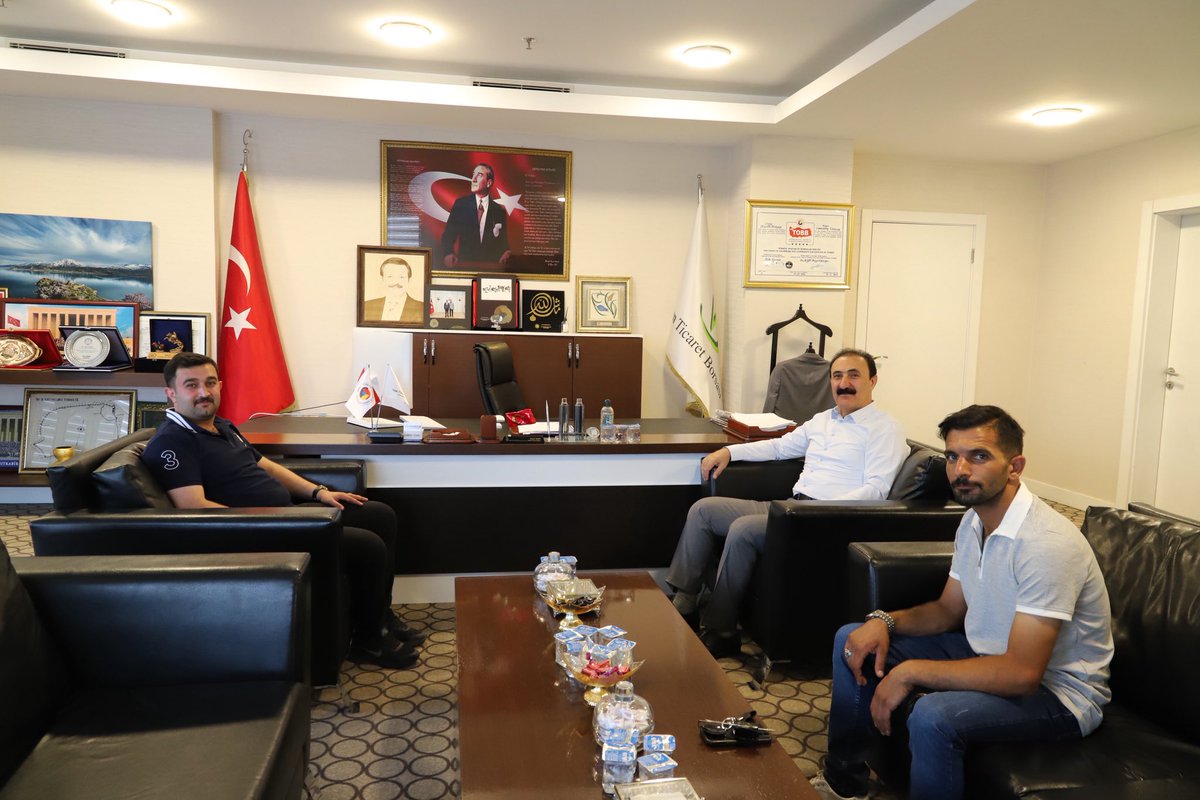 Van Ticaret Borsası (@vanticborsa) on Twitter photo Ağrı Ticaret Borsası Başkanı Sn. Ömer Yıldırım, Yönetim Kurulu Başkanımız Nayif Süer’i makamında ziyaret etti.
Gerçekleşen görüşmede, bölgenin tarım ve hayvancılık sektörüne dair konular ele alındı.
<a href="/Nayifsuer/">Nayif SÜER</a> <a href="/agritb_/">AĞRI TİCARET BORSASI</a> Ağrı Ticaret Borsası Başkanı Sn. Ömer Yıldırım, Yönetim Kurulu Başkanımız Nayif Süer’i makamında ziyaret etti.
Gerçekleşen görüşmede, bölgenin tarım ve hayvancılık sektörüne dair konular ele alındı.
<a href="/Nayifsuer/">Nayif SÜER</a> <a href="/agritb_/">AĞRI TİCARET BORSASI</a>