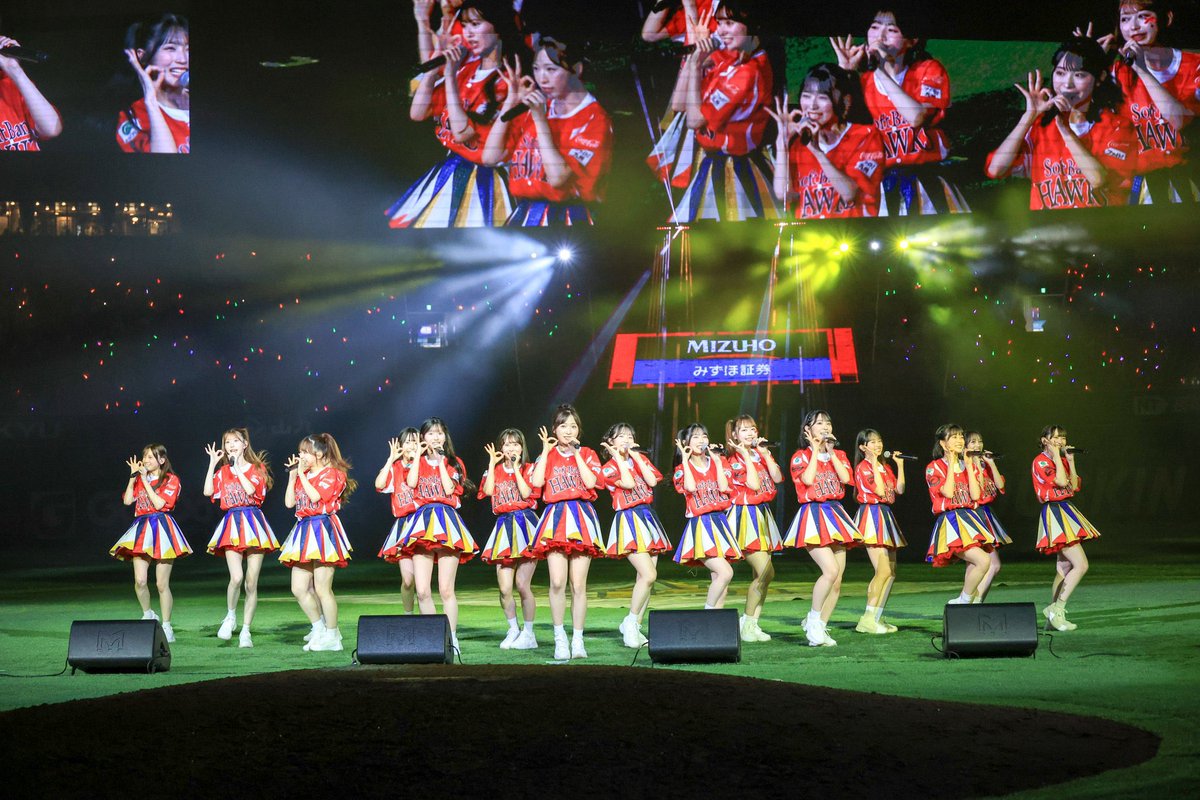 "滝汗をかいても崩れなかった"
最強メイク🌞💦

〜ポイント〜
＊保湿を程よくする
＊ファンデ厚塗りすぎない
＊パウダー前とパウダー後に
メイクキープスプレー

ぜひ参考にしてみてね！！🫠❤️‍🔥
(ファンの方写真ありがとうございます)
#崩れにくいメイク
#汗に強いメイク
#アイドルメイク