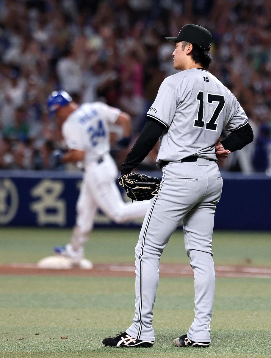 TokyoGiants's tweet image. 【一軍】vs 中日
バンテリンドーム
(四回) G 3-4 D
西舘勇陽投手は、無死一、二塁から適時打で1点を失うと、その後1死一、二塁から3ランホームランを浴び、この回4失点で逆転を許す
#新風 #ジャイアンツ