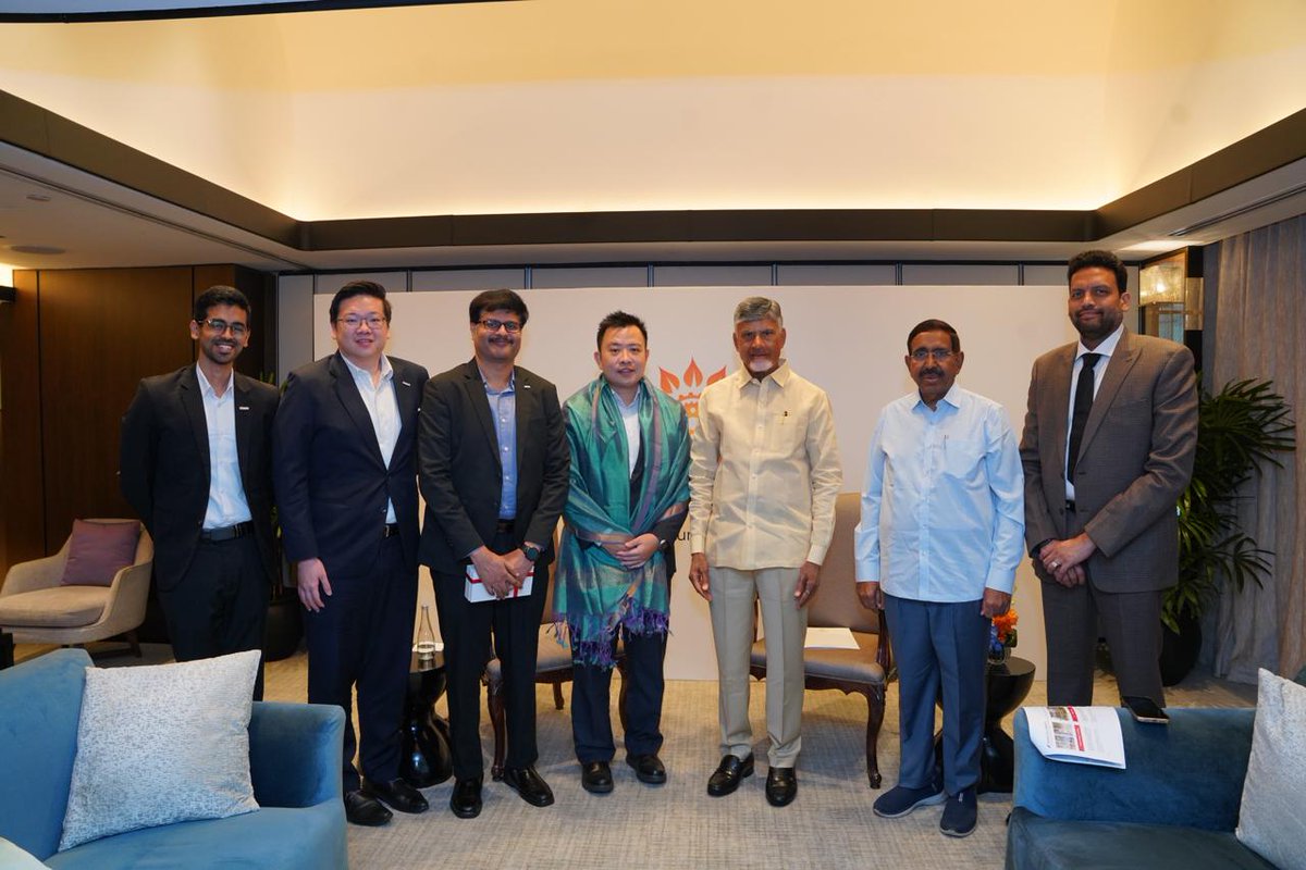 Knowledgeofap's tweet image. సింగపూర్‌కు చెందిన కెప్పెల్ కార్పొరేషన్ ఎగ్జిక్యూటివ్ డైరెక్టర్ లిమ్ యాంగ్ వియ్‌తో భేటీ అయిన ముఖ్యమంత్రి @ncbn