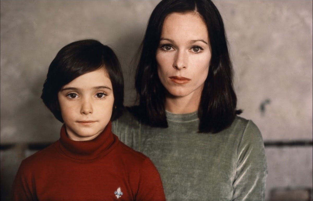 Ana Torrent, Geraldine Chaplin 'Cria Cuervos'(1976) dir. Carlos Saura.