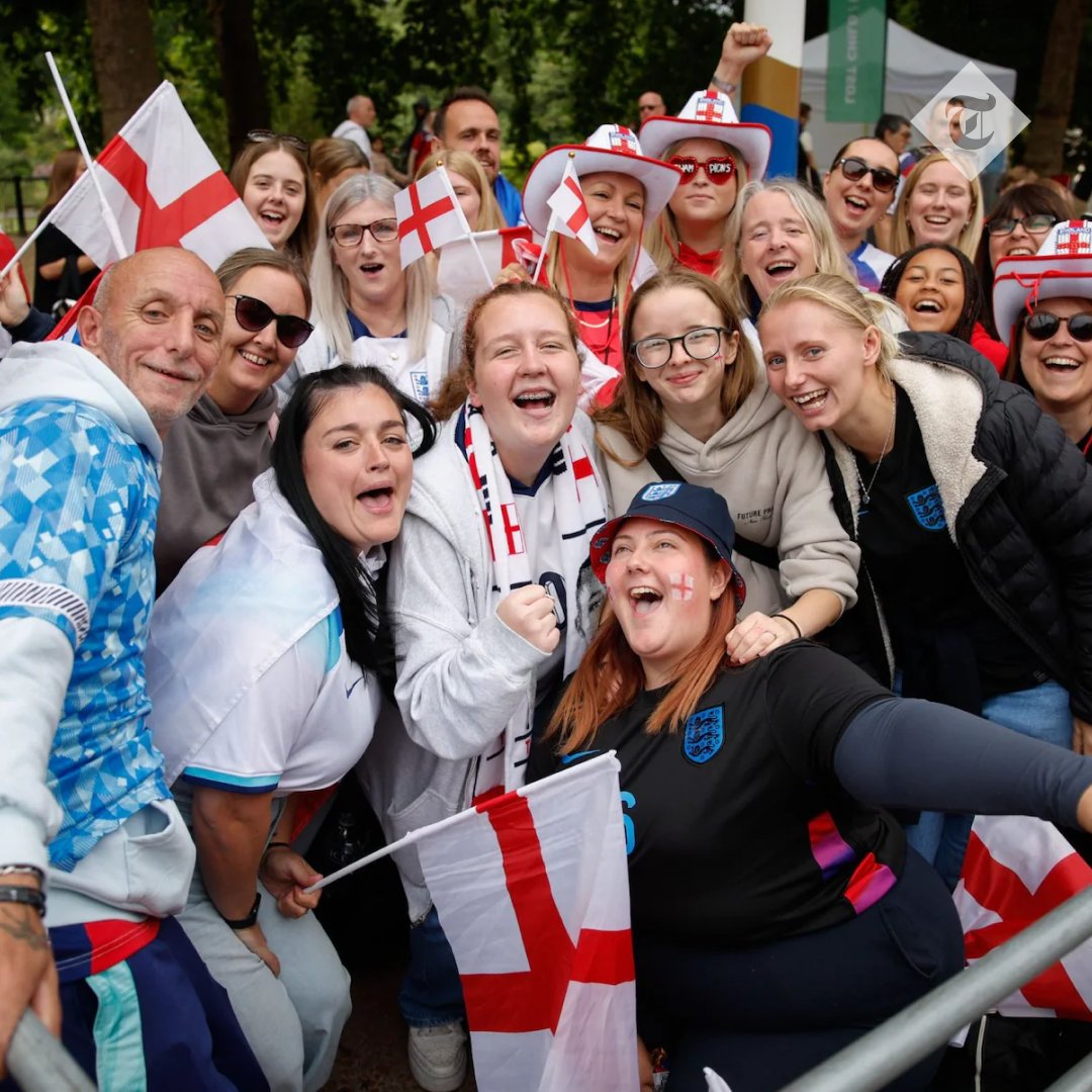 🏴󠁧󠁢󠁥󠁮󠁧󠁿 Lionesses victory parade: 50,000 fans expected to join in today's celebrations

⏰ Parade start: 12:10pm
📍 Route: Horse Guards Parade to Buckingham Palace
📺 Watch live on BBC, ITV and Sky

Follow along here ⬇️
telegraph.co.uk/football/2025/…