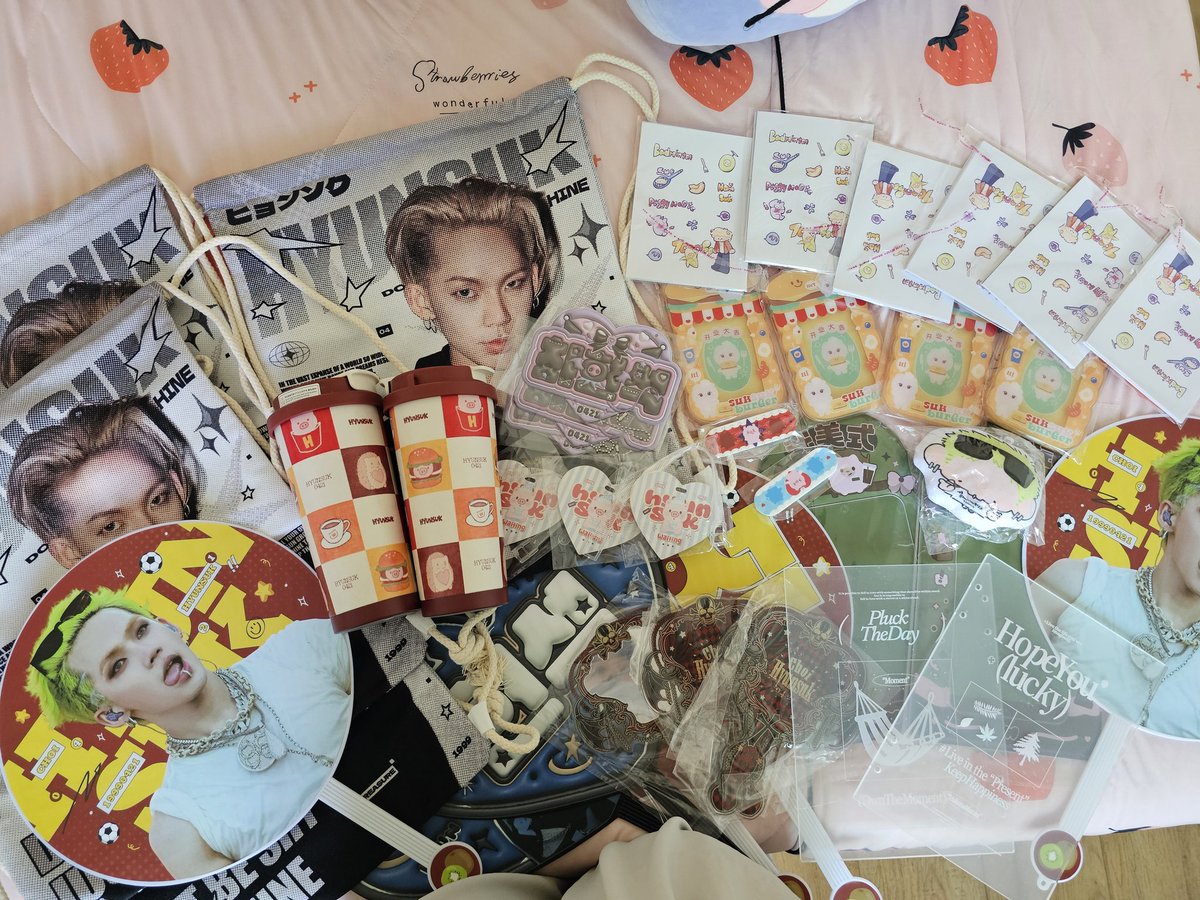 bland box from <a href="/choihyunsukbar/">ChoiHyunSuk_Bar</a> 
 soooooo beautiful😆😆😆😆😆