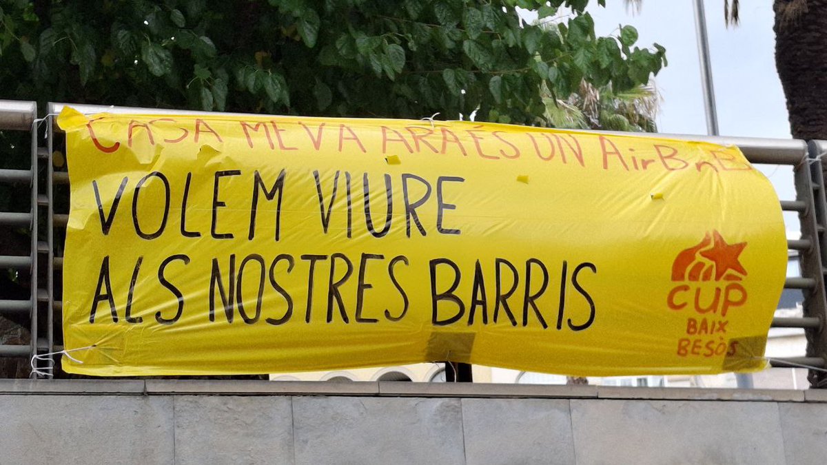 🔴Ahir vam desplegar diverses pancartes per #Gramenet del Besòs i properarem ho farem a les altres ciutats del nostre territori: Badalona i Pla de Besòs. Pancartes que parlen de la nostra terra, del nostre futur, de la nostra llibertat.