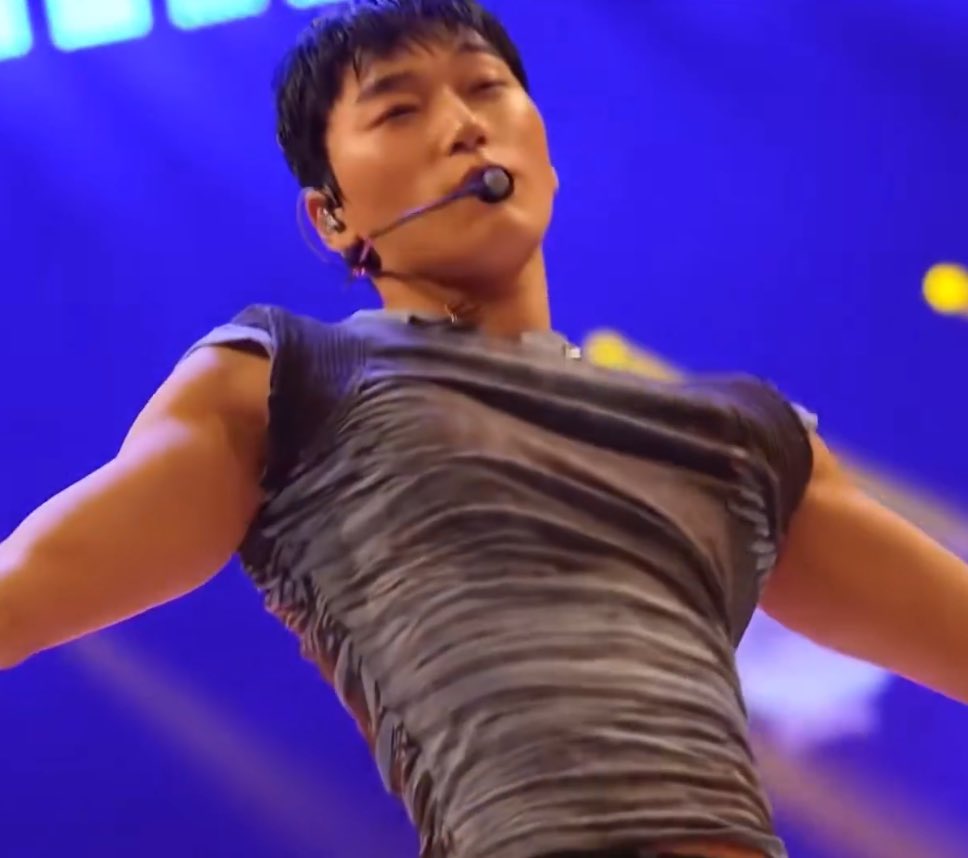 sanhereforme's tweet image. no waist has ever waisted the way his waist waists