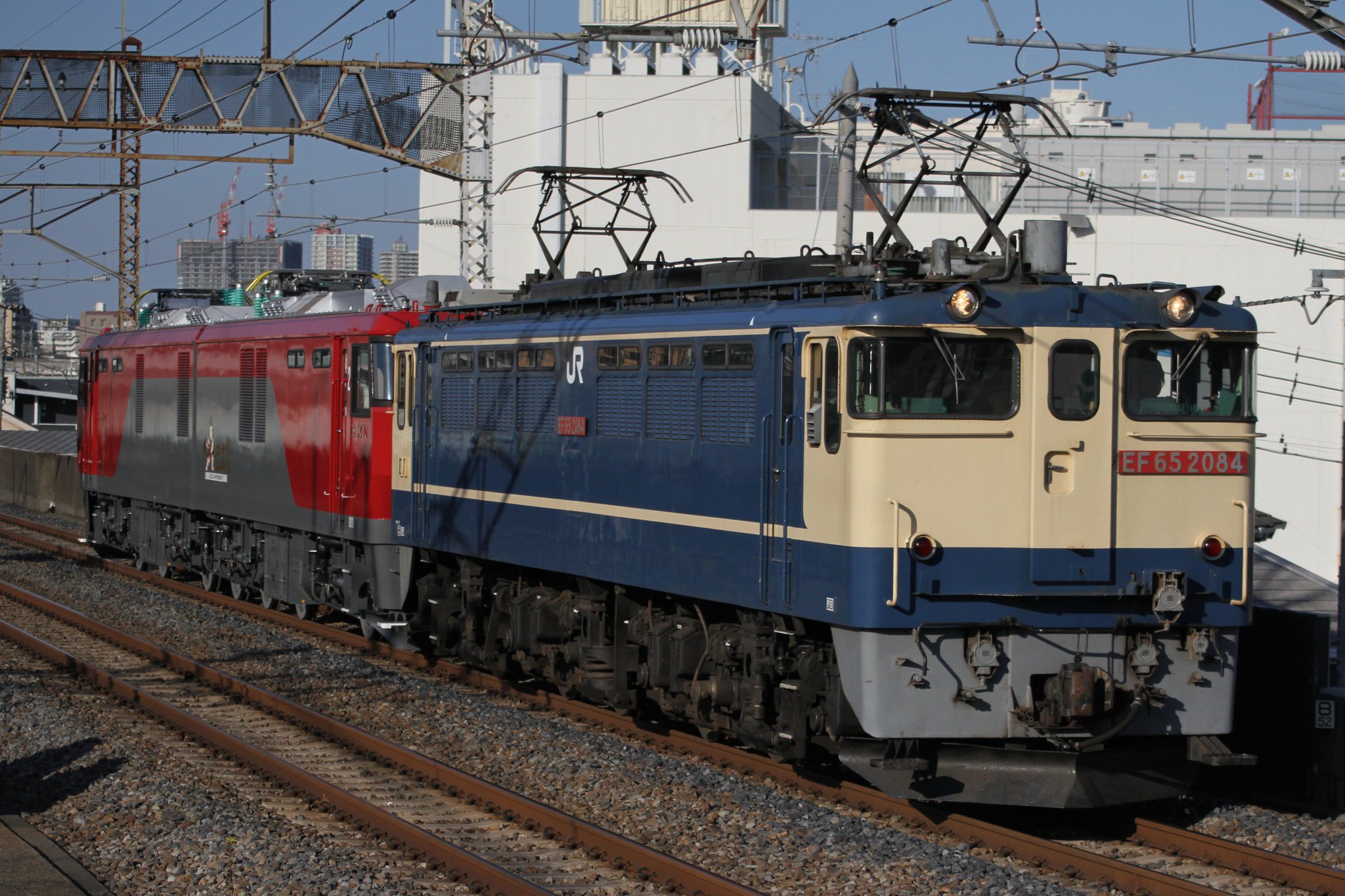EF65  500番台前照灯、走行問題ナシデス。 EF65の前照灯をグランライトに交換する - S56製作所