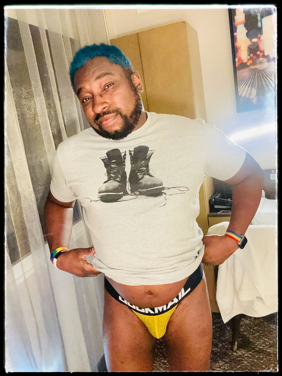 I need a weekend getaway in NYC &amp; DC like VERY soon!

Like, full chill mode, sex like crazy, and some yummy eats! 

Who would want to meet up? 🍆🍑🩵