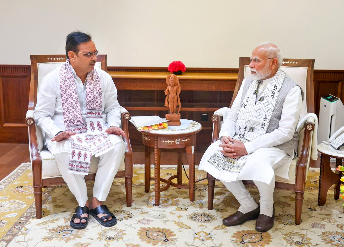 मुख्यमंत्री श्री<a href="/BhajanlalBjp/">Bhajanlal Sharma</a> ने आदरणीय प्रधानमंत्री श्री
<a href="/narendramodi/">Narendra Modi</a> जी से मिलकर राजस्थान के विकास पर चर्चा की। साथ ही, उनके दूरदर्शी नेतृत्व एवं निरंतर सहयोग के लिए राजस्थान की ओर से हृदय से आभार व्यक्त किया।