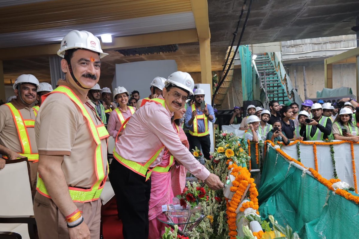 DMRC COMPLETES ONE MORE TUNNELLING MILESTONE ON PHASE 4'S GOLDEN LINE; ACHIEVES BREAKTHROUGH AT TUGHLAKABAD RAILWAY COLONY

The Delhi Metro Rail Corporation (DMRC) today achieved a significant construction milestone in Phase 4 with the completion of underground tunnel between