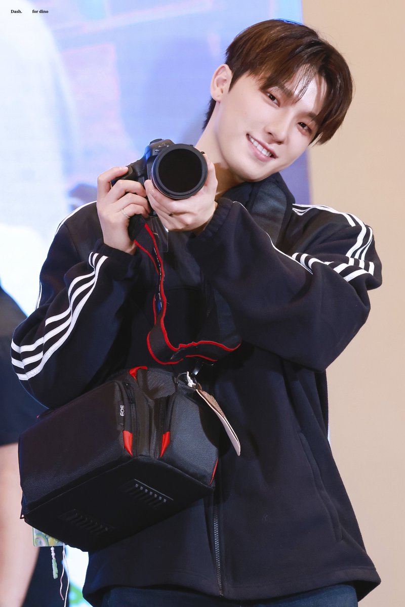 DashForDino211's tweet photo. 250729 SHANGHAI 이즈위대면

cr. feat.dino 📷

#디노 #DINO #이찬 #ディノ
#세븐틴 #SEVENTEEN
@pledis_17 https://t.co/tlqlKoF3sZ
