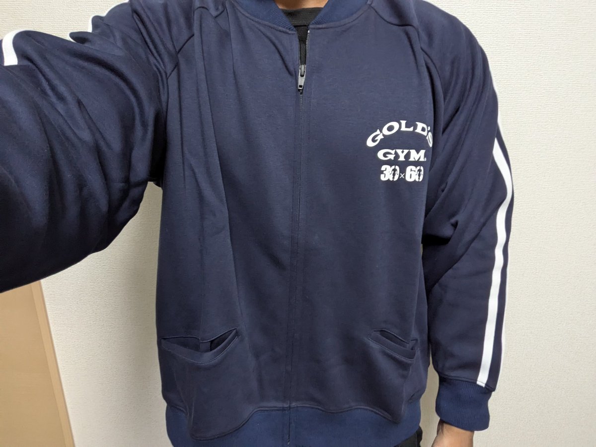 Y_NGO_TYO's tweet image. ジャージ届いたけど、サイズ感おかしくない？？
袖の長さぴったりなのに胴体部分がダボダボww
マッチョになれよ‼️てこと？？