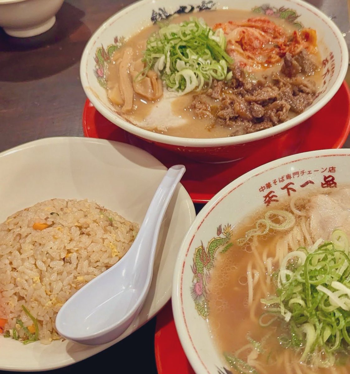 ✨🍜 #天下一品 #追放者食堂 コラボ🍜✨

天下一品 総本店様にお邪魔させて頂きました！
ラーメンもチャーハンもめちゃくちゃ美味しかったです…！ありがとうございます🙏✨