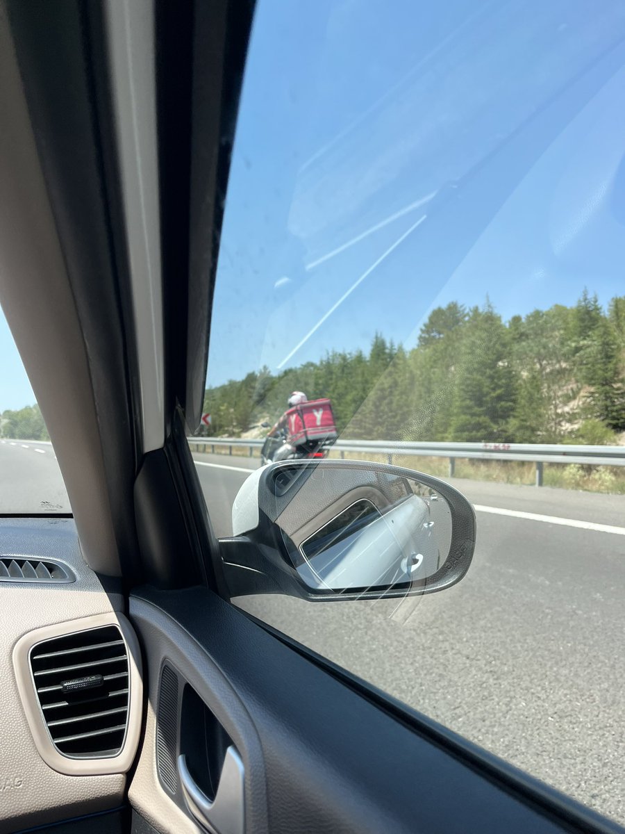 Türkiyenin her yerinde sınırsız erişim mi yoksa, anadolu otoyolu şaşkın😅😅 <a href="/yemeksepeti/">Yemeksepeti</a> #reklam değil ama mecbur galiba 🥲