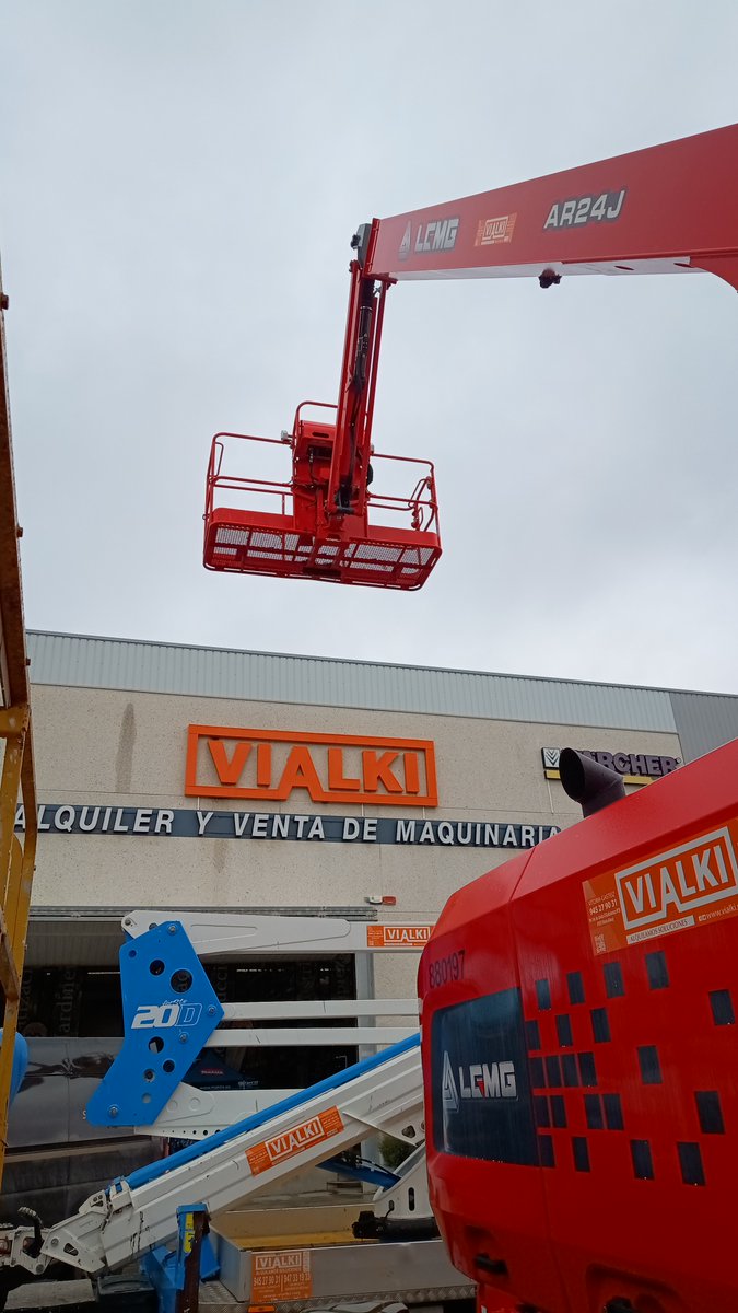 Altura, alcance y estabilidad. Plataforma articulada diésel AR24J de #LGMG con potencia y alcance para los trabajos más exigentes con 24m de altura, gran capacidad de carga y excelente maniobrabilidad en obra.

#LGMG #PlataformaArticulada #VIALKI #AlquilerDeMaquinaria