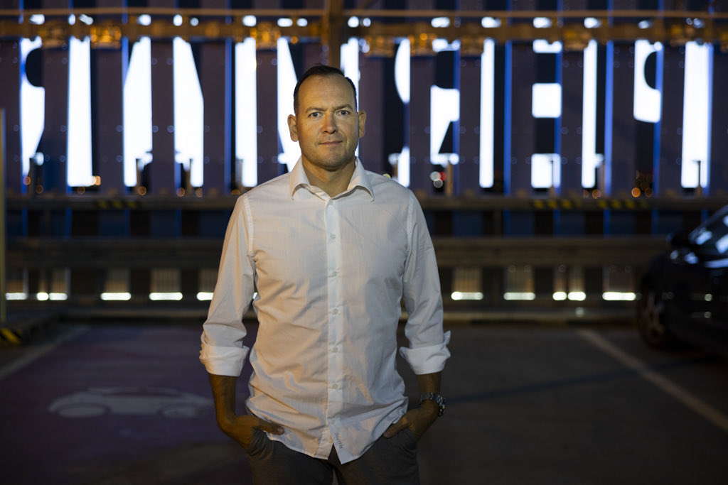 👨‍⚖️Nikdo jim netleská. Často všichni nadávají.

🎙️Poslechněte si příběh elitního sudího Martina Fraňa, který načetl herec Tomáš Havlínek. 

Pochopíte, že lidé v pruhovaném jsou… pořád jenom lidé a nechtěné přehmaty je trápí víc než kohokoliv jiného.

📸Jana Mensatorová