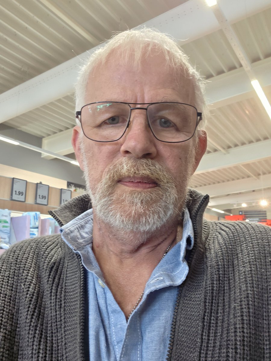 djdakman2's tweet image. In the store 😉