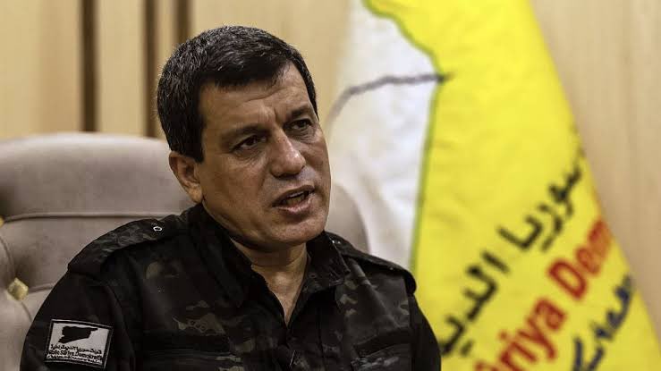 🔴|YPG/SDG terör örgütü lideri Mazlum Abdi:

Tek Ordu,Tek Hükümet,Tek Devlet.

#Rakka, #Haseke ve #Deyrizor’da devlet kurumlarının geri dönmesi için #Şam yönetimine resmî talepte bulunduk.