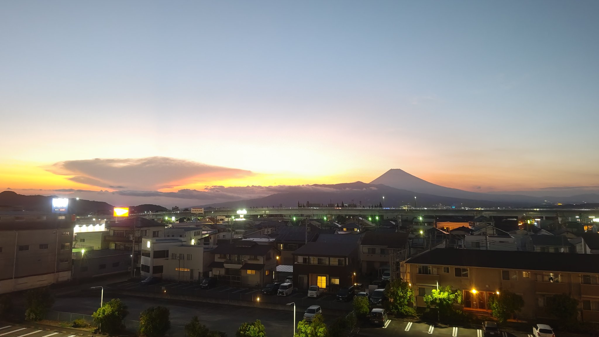 【檸檬♪ページ】「還暦パーティー」 「ワンちゃんと富士山」 ともちゃん on X: 