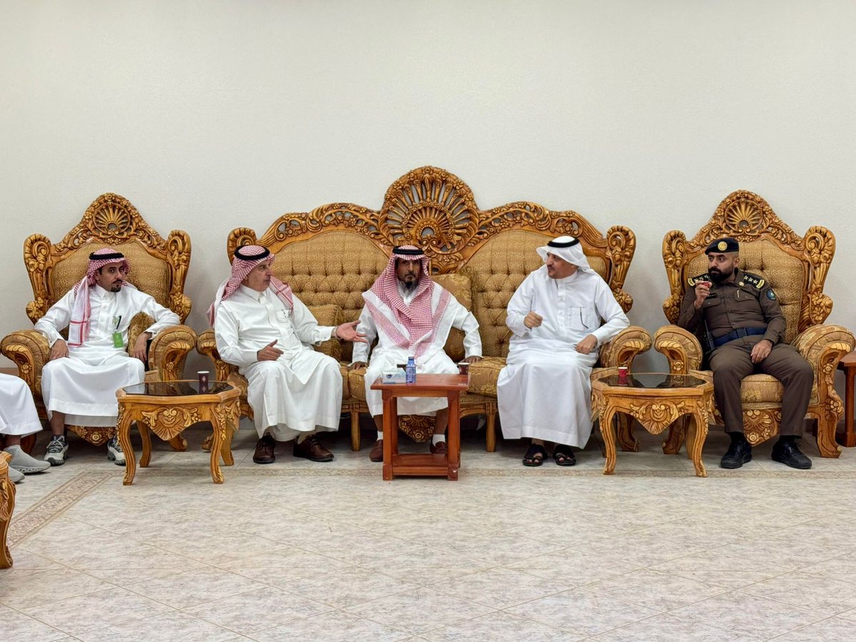 aalalmaa1's tweet photo. أطلق المركز الوطني لتنمية الغطاء النباتي ومكافحة التصحر مبادرة تقليم أشجار العرعر وإزالة الحشائش في غابات #رجال_ألمع بمنطقة #عسير، بتنفيذ الجمعيات التعاونية والأهلية.
وقد مثّل جمعية النحالين التعاونية برجال المع في المبادرة: عضوين من مجلس الإدارة والمدير التنفيذي، بإشراف رئيس مجلس الإدارة ، ضمن جهود لحماية البيئة والحد من مخاطر الحرائق.
#البيئة #عسير #الجمعيات_التعاونية #نحالو_رجال_ألمع
