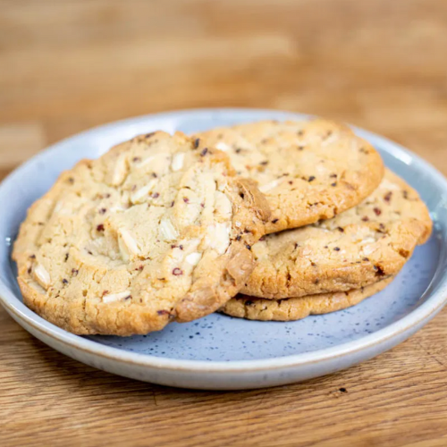 The summer holidays are here and we have you covered with lots of recipes to make on our website, perfect for rainy days! Take a look at one of our favourites, our white chocolate and raspberry cookies 🍪

l8r.it/sojL