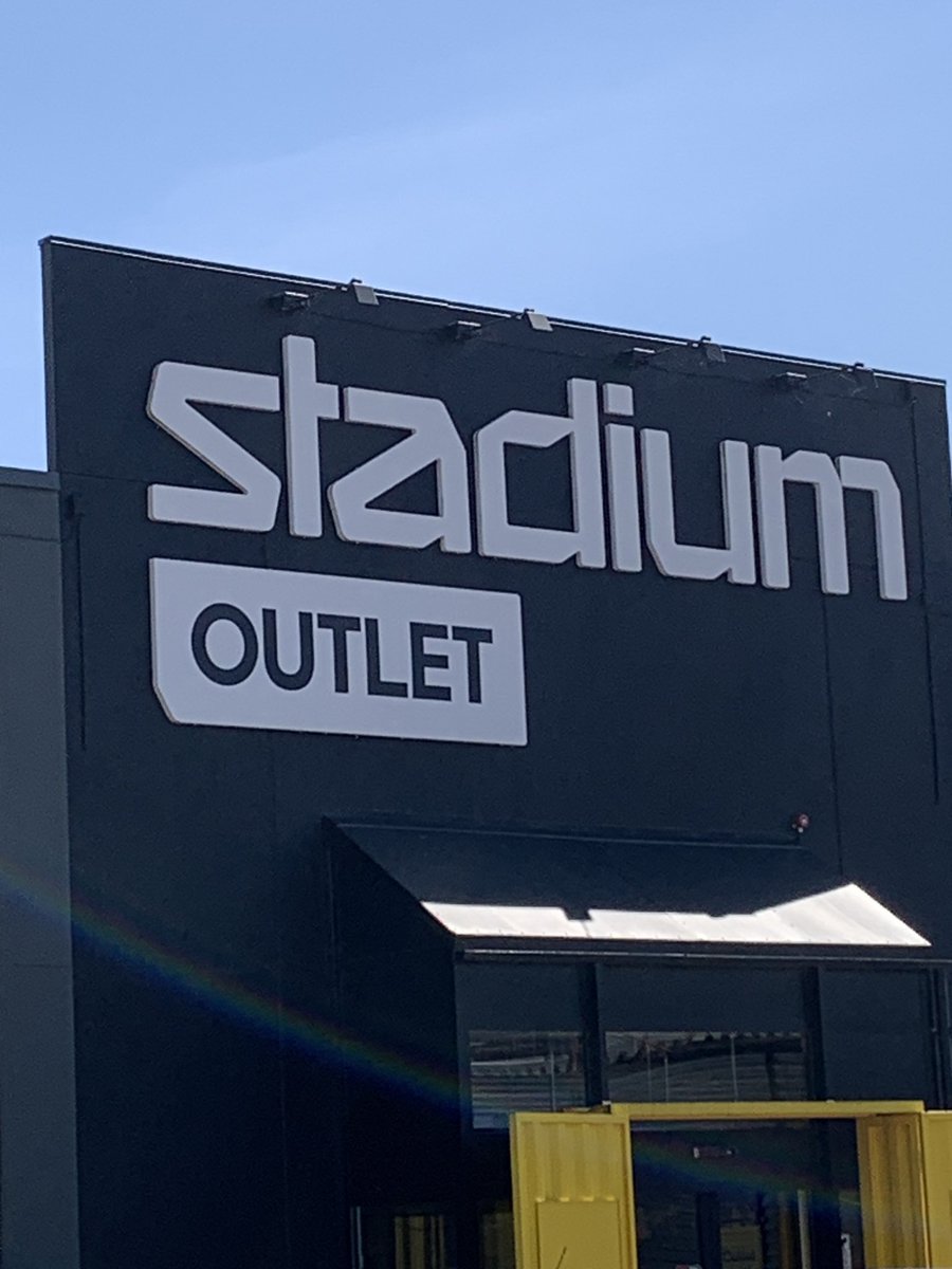 tageserlander's tweet image. Var på Lager 157 och Stadium Outlet idag. 3 av 4 var muslimer - och det finns folk som på fullaste allvar påstår att ingen islamisering pågår! Hur blind kan en blind bli?
